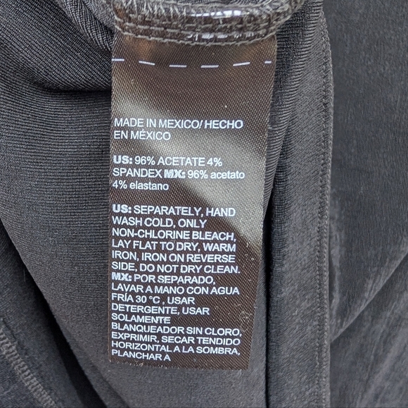 CHICOS Travelers Rhinestone V-neck Top NWT - Picture 9 of 9